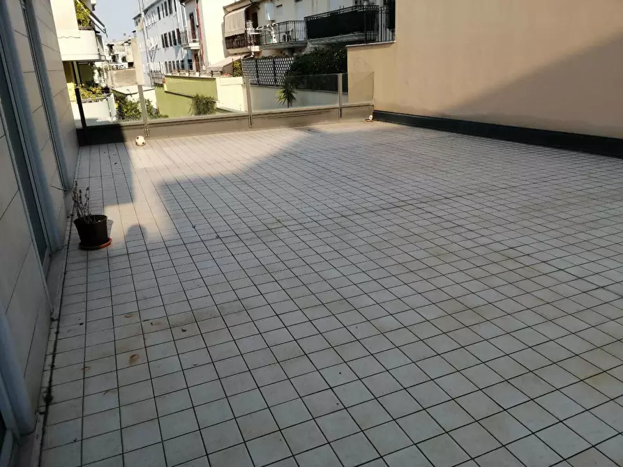 Immagine 12 di Ufficio in vendita  a San Benedetto Del Tronto