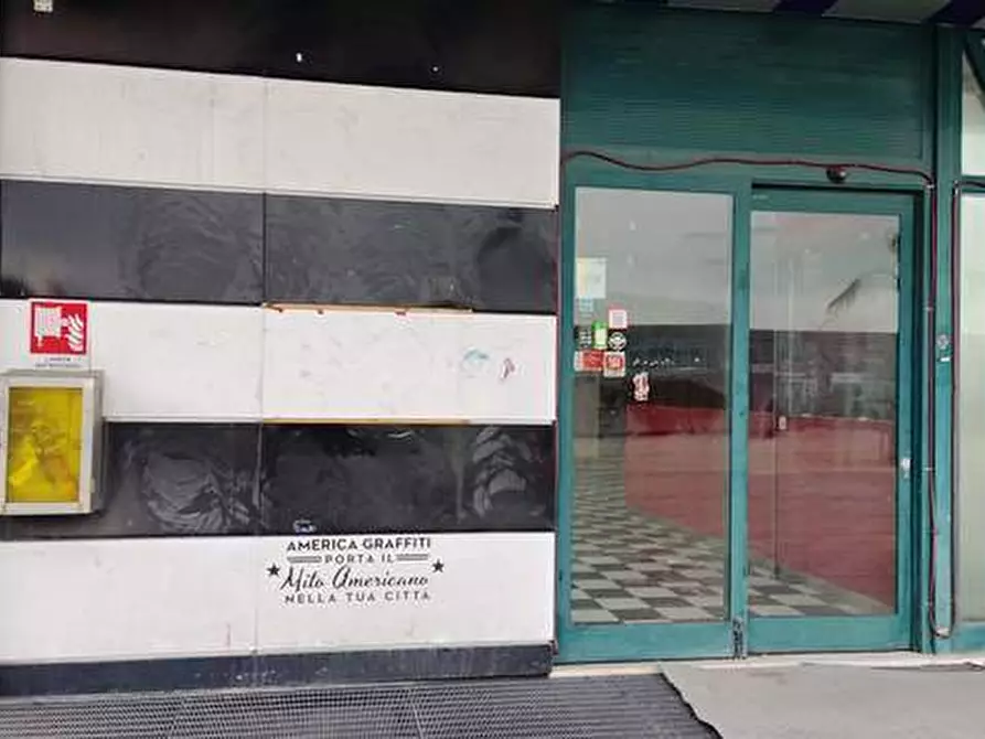 Immagine 14 di Locale commerciale in vendita  in VIA EINAUDI a Civitanova Marche