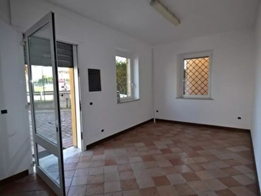 Immagine 5 di Locale commerciale in vendita  a Monteprandone