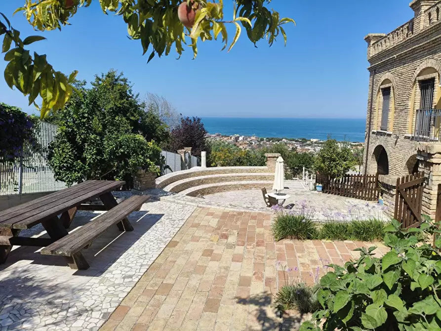 Immagine 1 di Villa in vendita  a Tortoreto