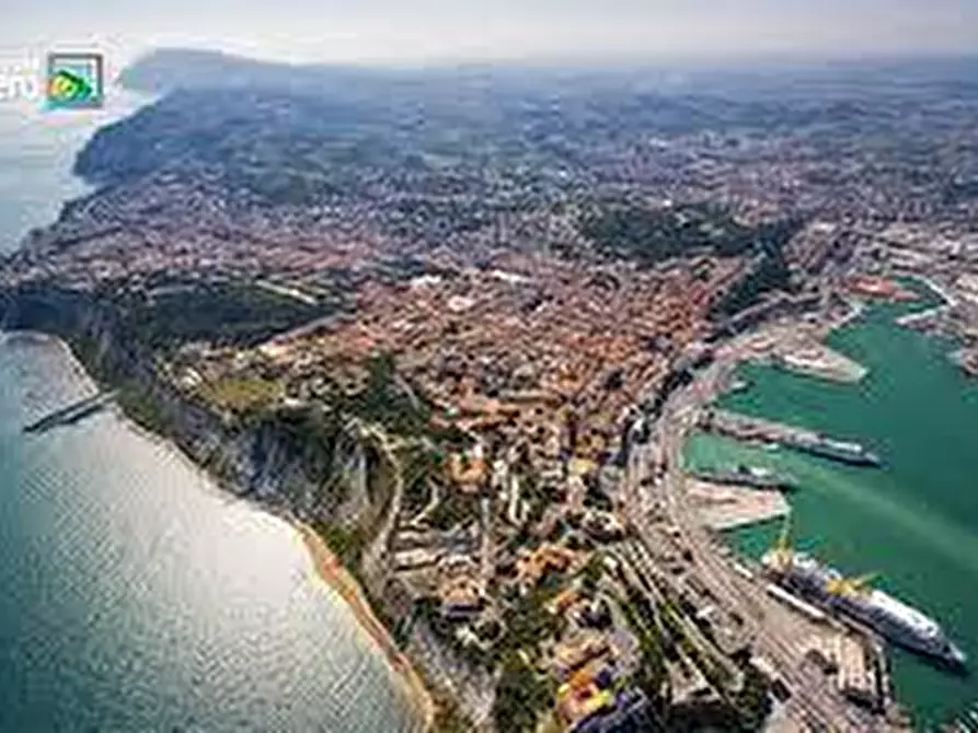 Immagine 2 di Terreno edificabile in vendita  a Ancona