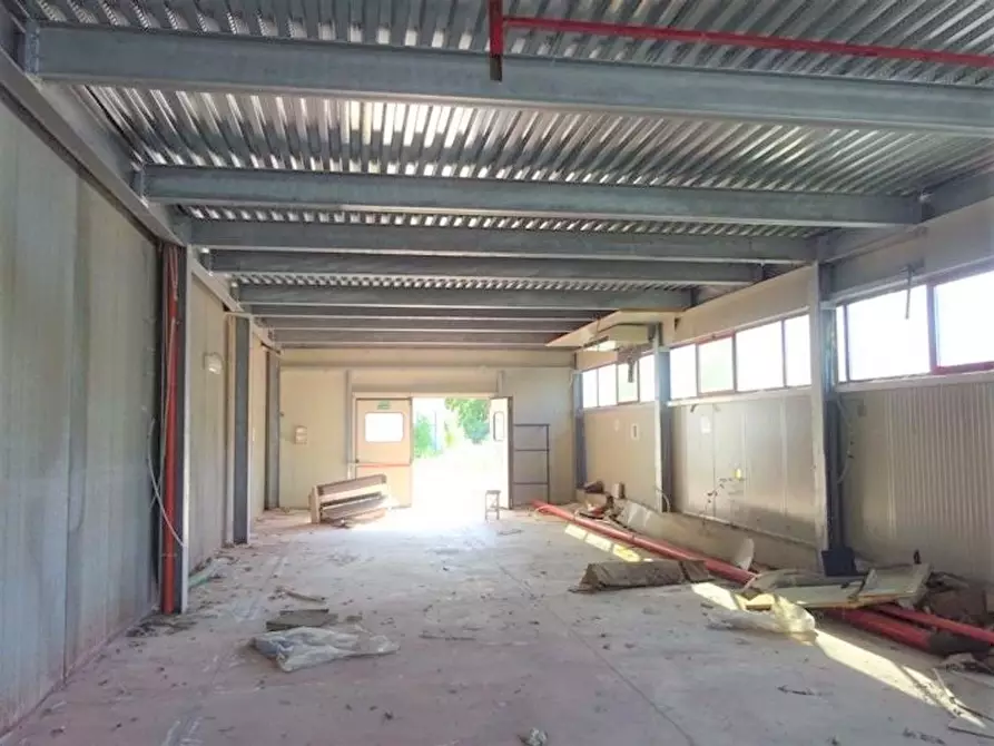 Immagine 17 di Capannone industriale in vendita  a Colonnella