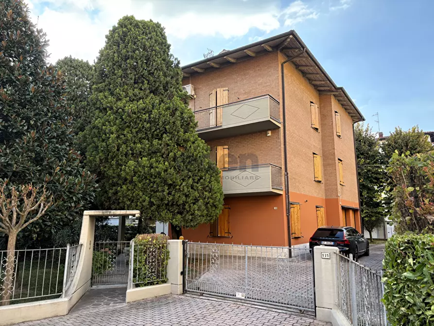 Immagine 1 di Casa trifamiliare in vendita  in Corso Martiri 242 a Castelfranco Emilia