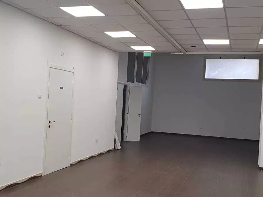 Immagine 20 di Locale commerciale in vendita  a Quartu Sant'elena