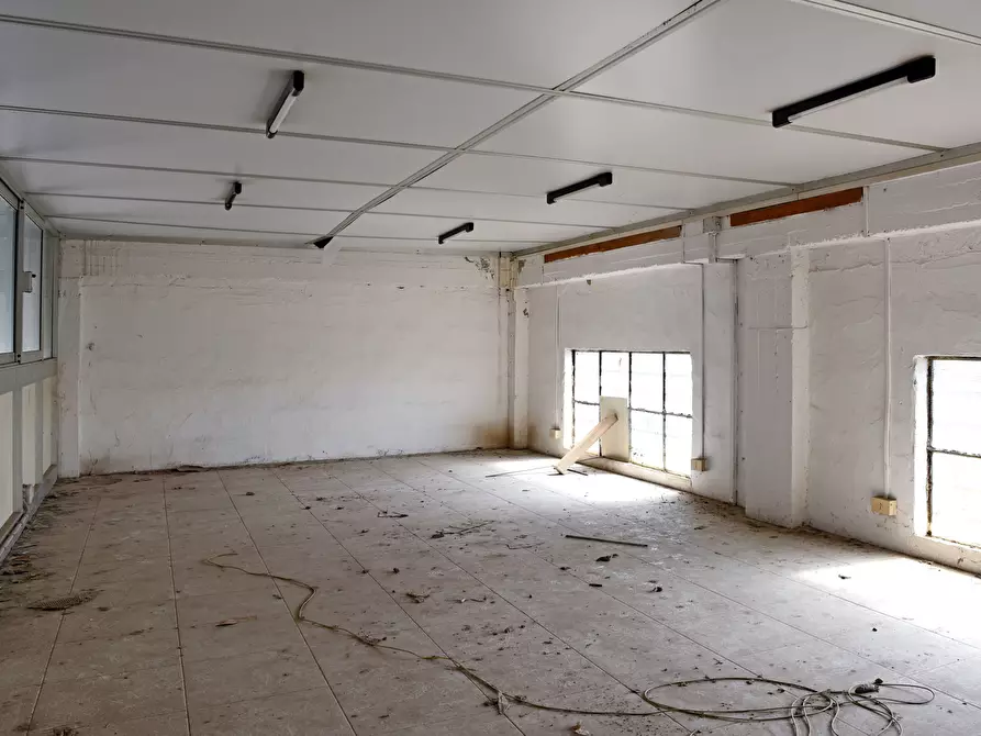 Immagine 25 di Attività artigianale in vendita  a Selargius