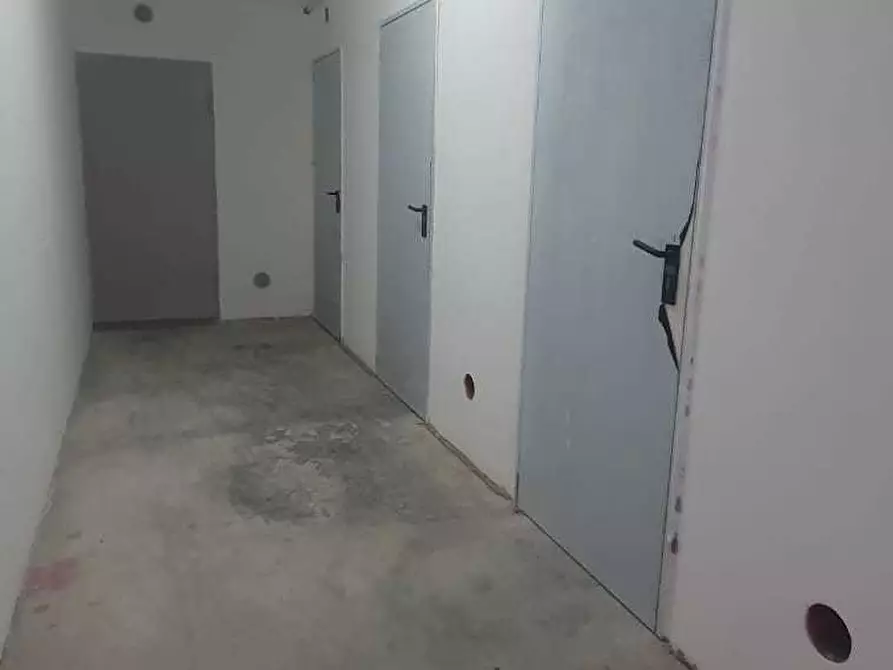 Immagine 22 di Garage in vendita  a Selargius