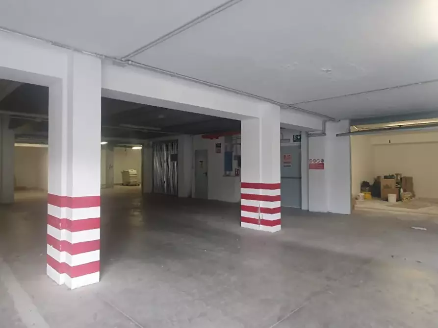 Immagine 7 di Garage in vendita  a Selargius