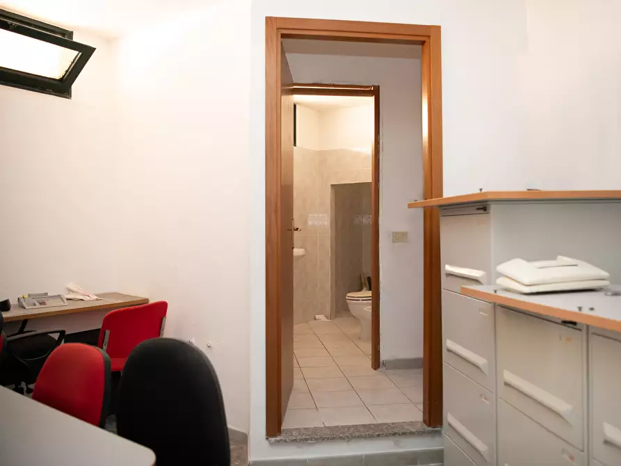 Immagine 15 di Ufficio in vendita  a Sinnai
