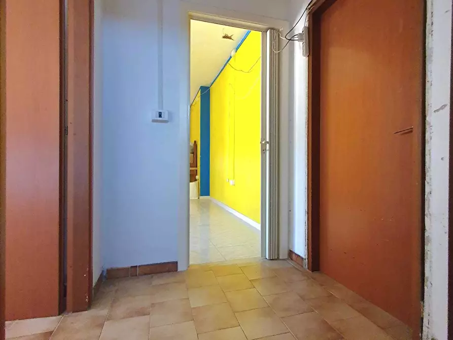 Immagine 13 di Locale commerciale in vendita  a Senorbì