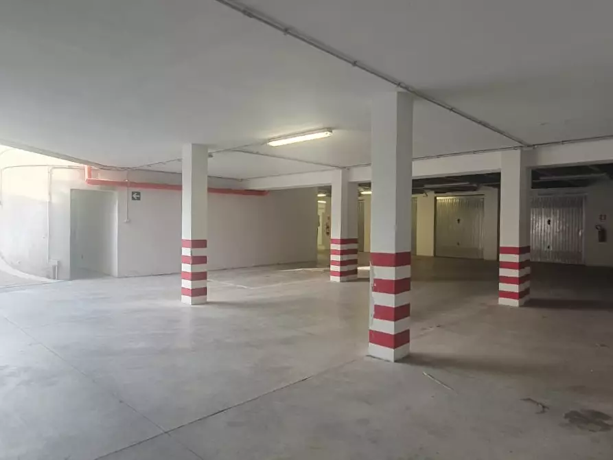 Immagine 10 di Garage in vendita  a Selargius