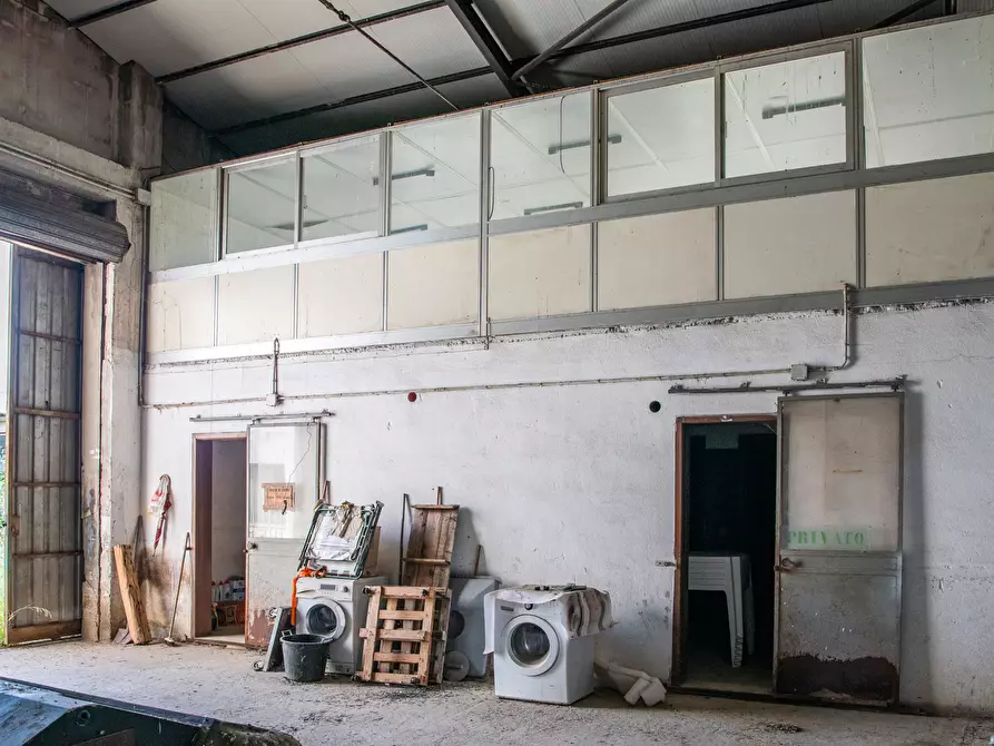 Immagine 17 di Attività artigianale in vendita  a Selargius