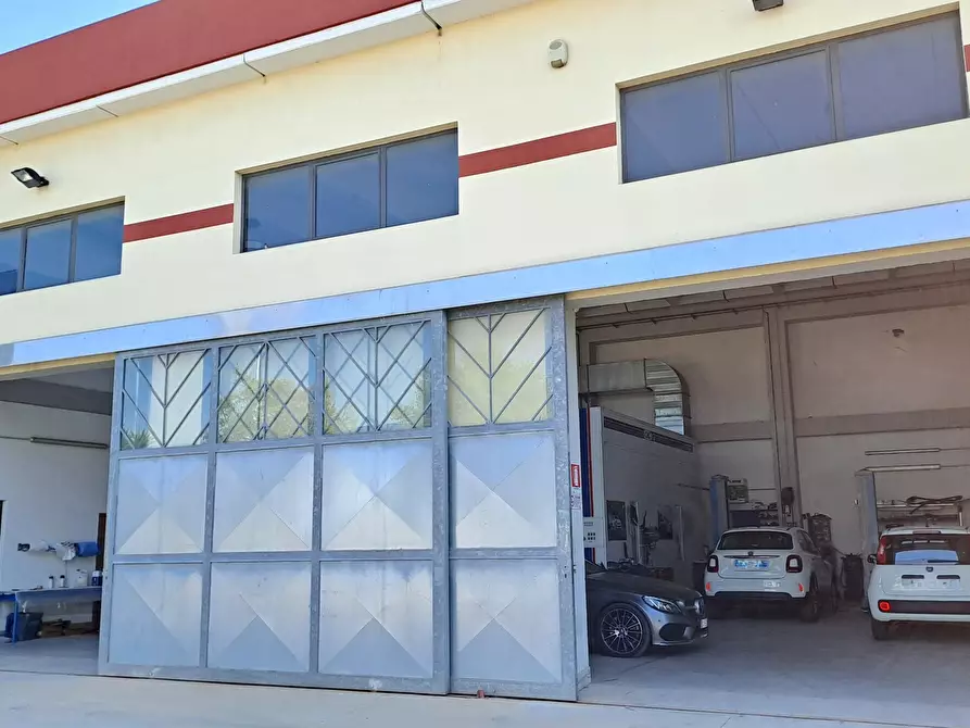 Immagine 11 di Attività artigianale in vendita  a Quartu Sant'elena