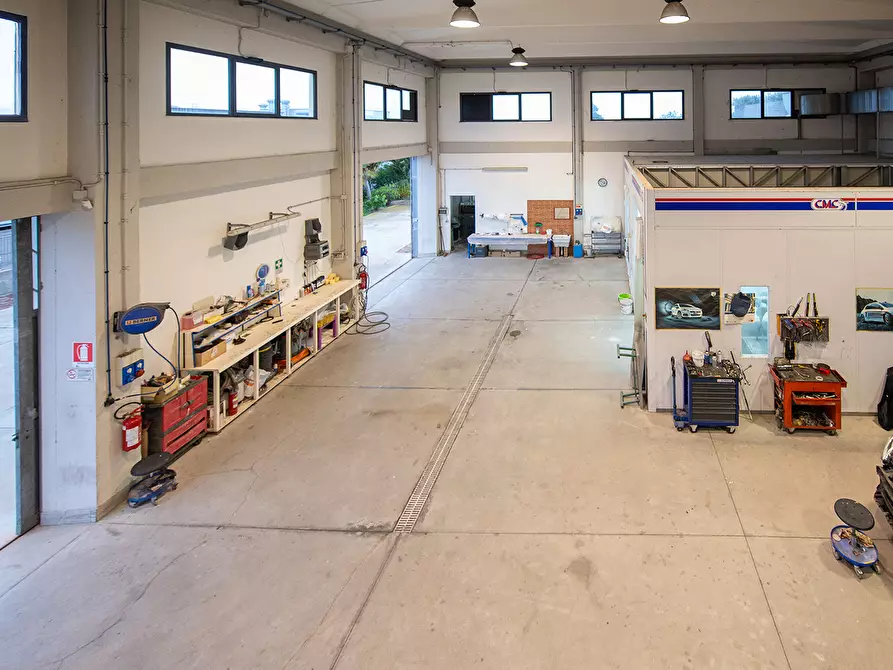 Immagine 23 di Attività artigianale in vendita  a Quartu Sant'elena