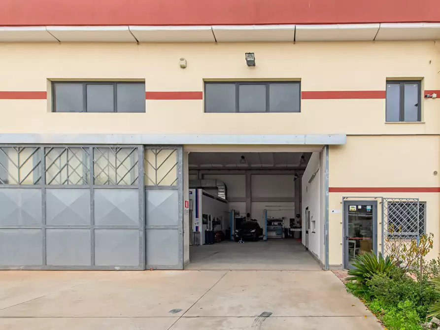 Immagine 5 di Attività artigianale in vendita  a Quartu Sant'elena