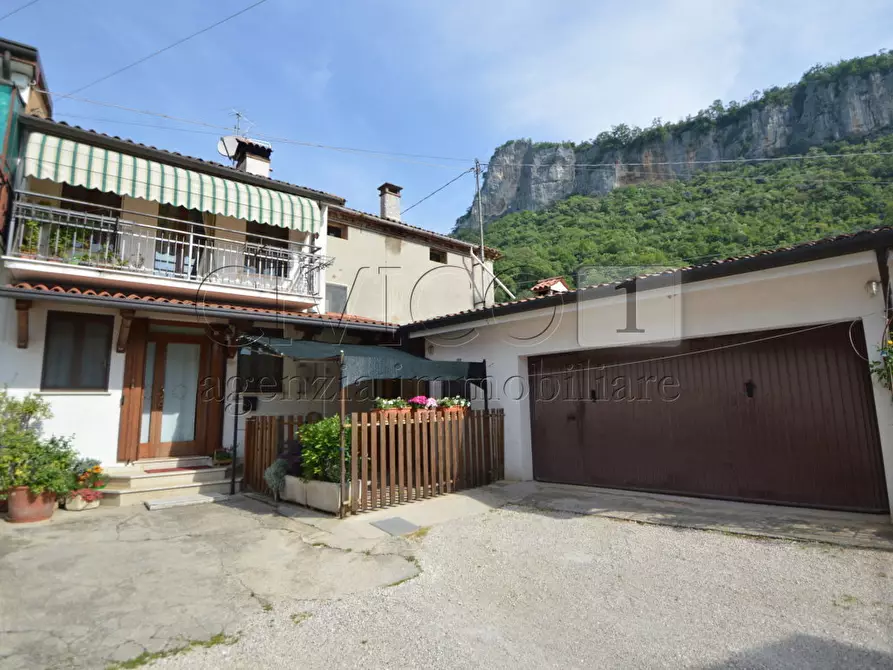 Immagine 1 di Porzione di casa in vendita  in Via Rialto 15 a Longare