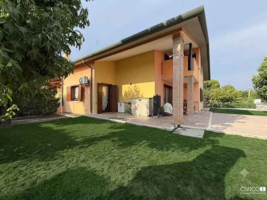 Immagine 23 di Casa bifamiliare in vendita  in Via Marconi 109 a Torri Di Quartesolo