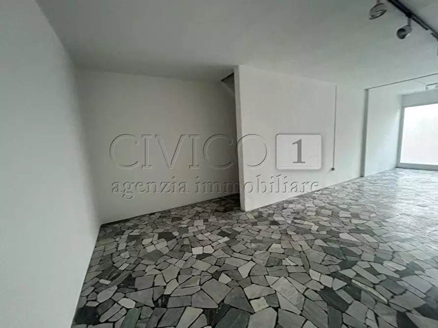 Immagine 14 di Locale commerciale in affitto  in Via Riviera 63 a Nanto
