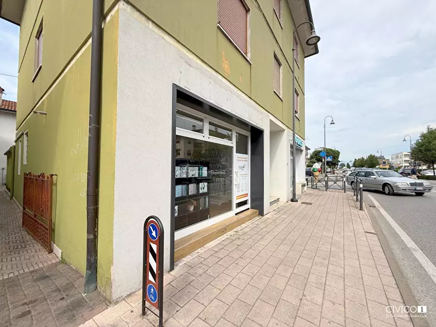 Immagine 10 di Locale commerciale in affitto  in Via Roma 108 a Torri Di Quartesolo