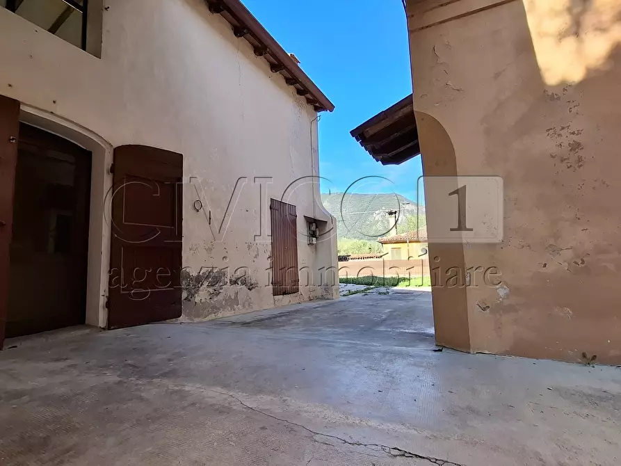 Immagine 9 di Villa in vendita  in Viale Scalabrini a Bassano Del Grappa