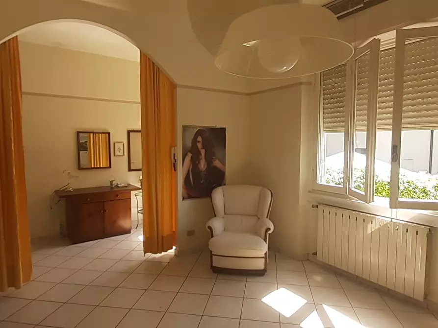 Immagine 1 di Locale commerciale in affitto  in Via Armando Diaz 7 a Somma Lombardo