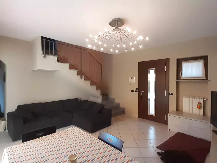 Immagine 2 di Villetta a schiera in vendita  in Via Monte Bianco 50 a Pombia