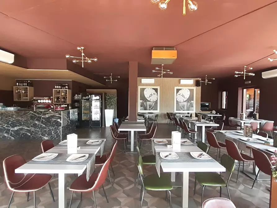 Immagine 3 di Bar / Ristorante in vendita  in statale 32 a Pombia