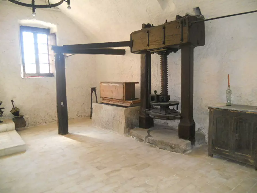 Immagine 12 di Rustico / casale in vendita  a Castelnuovo Magra