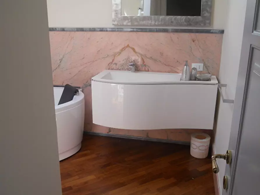 Immagine 34 di Terratetto in vendita  in Via Carbonara 33 a Castelnuovo Magra