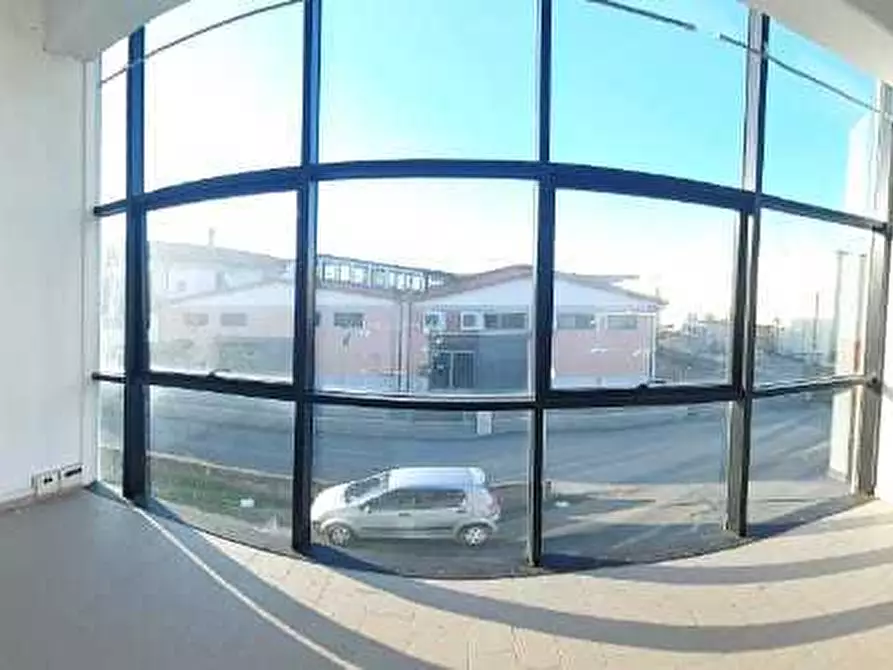 Immagine 2 di Locale commerciale in vendita  in Via del Murello 6 a Sarzana