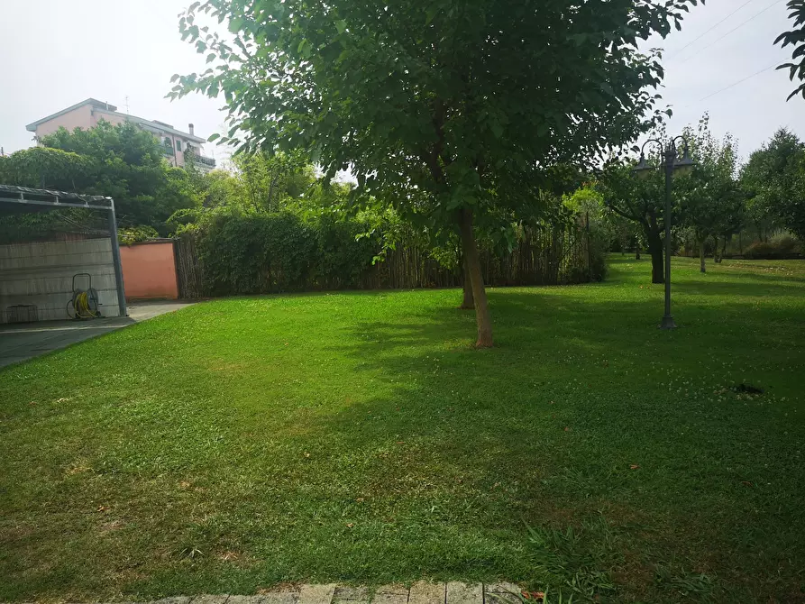 Immagine 3 di Villa in vendita  in Via Carbonara 32 a Castelnuovo Magra