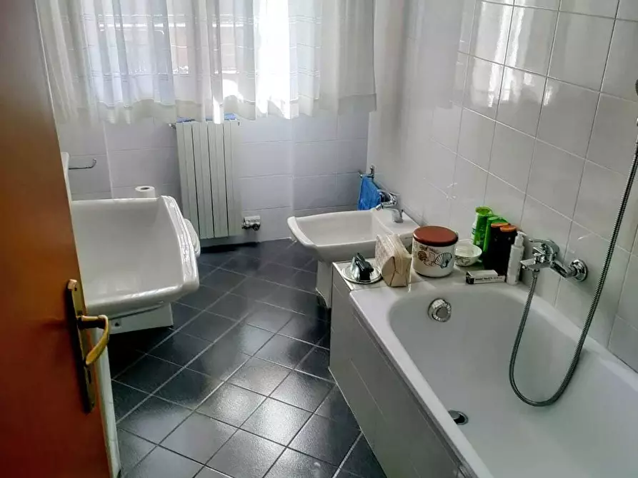 Immagine 13 di Appartamento in vendita  in Via Spondarella 20 a Carrara