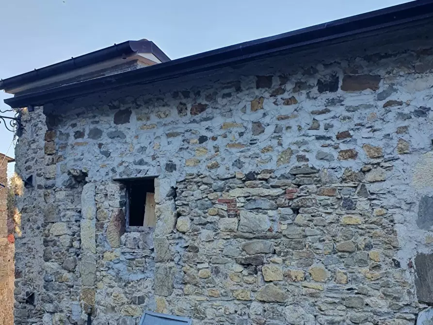 Immagine 4 di Rustico / casale in vendita  in Via Borgo di Sopra Giucano a Fosdinovo