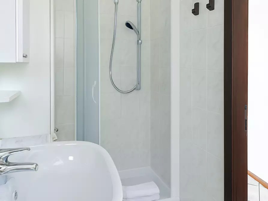 Immagine 8 di Trilocale in affitto  a Bologna