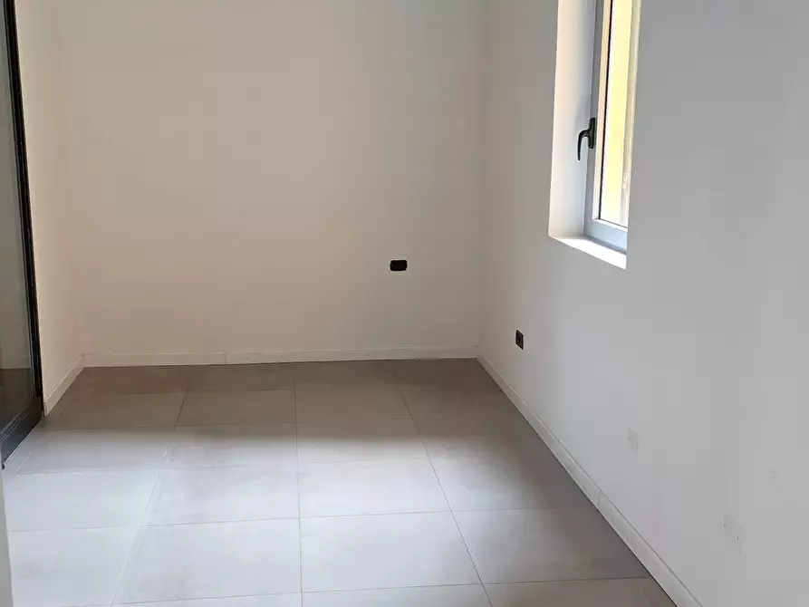 Immagine 6 di Locale commerciale in affitto  a Bologna