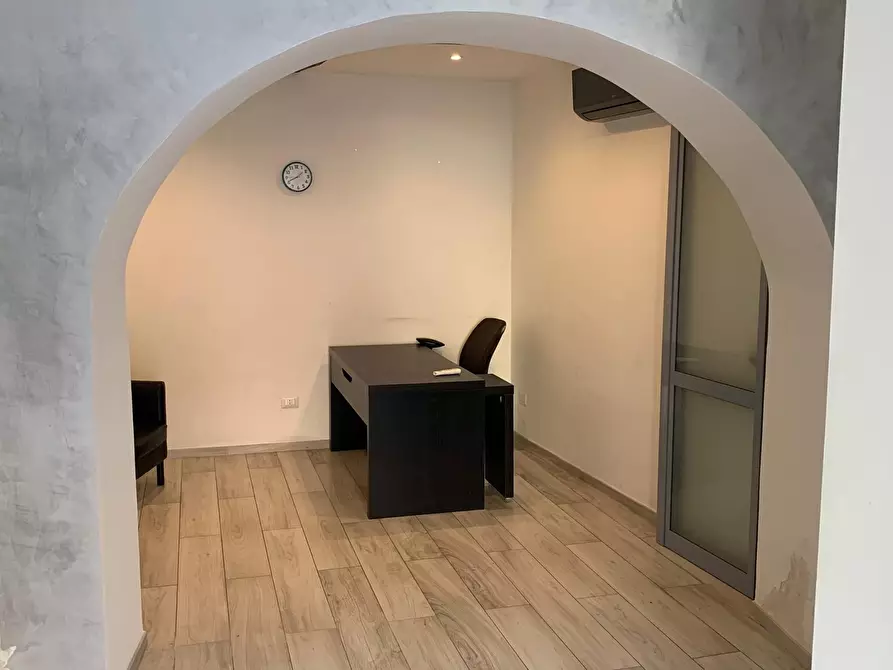 Immagine 2 di Garage in vendita  in Piazza Manin a Marino