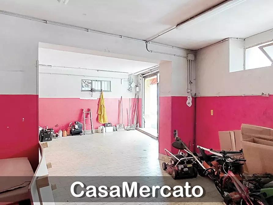 Immagine 5 di Locale commerciale in vendita  in Via Monte Pennolo a Rocca Di Papa