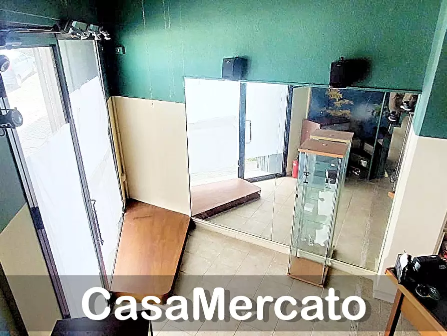 Immagine 4 di Locale commerciale in affitto  in Via Frascati a Rocca Di Papa