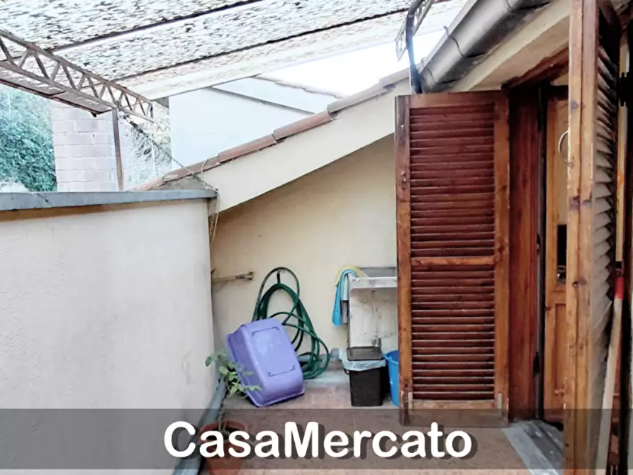 Immagine 25 di Trilocale in vendita  in Via Roma a Rocca Di Papa