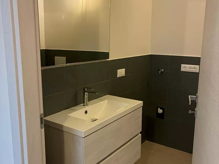 Immagine 18 di Quadrilocale in affitto  a San Benedetto Del Tronto