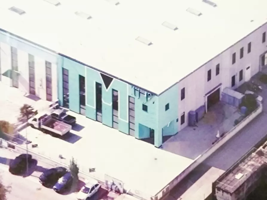 Immagine 12 di Capannone industriale in affitto  a Corropoli