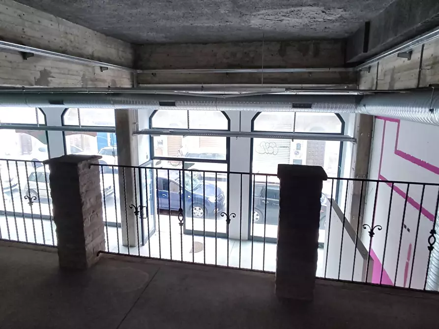 Immagine 7 di Locale commerciale in vendita  in viA CARDUCCI 101 a San Benedetto Del Tronto