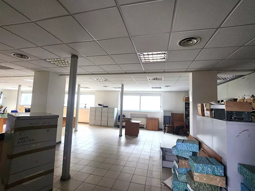 Immagine 37 di Palazzo in affitto  a Napoli