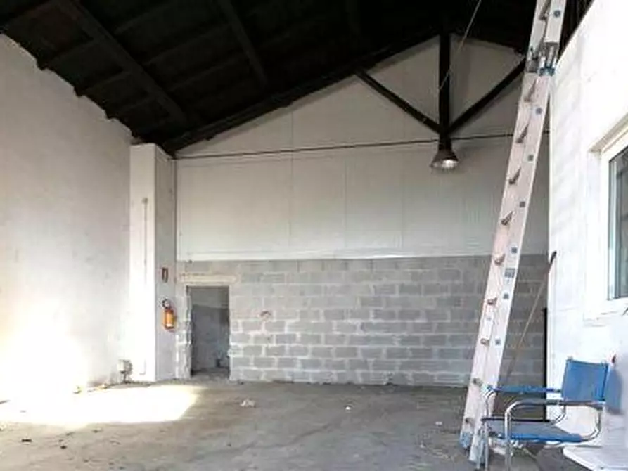 Immagine 8 di Capannone industriale in affitto  a Fiano Romano