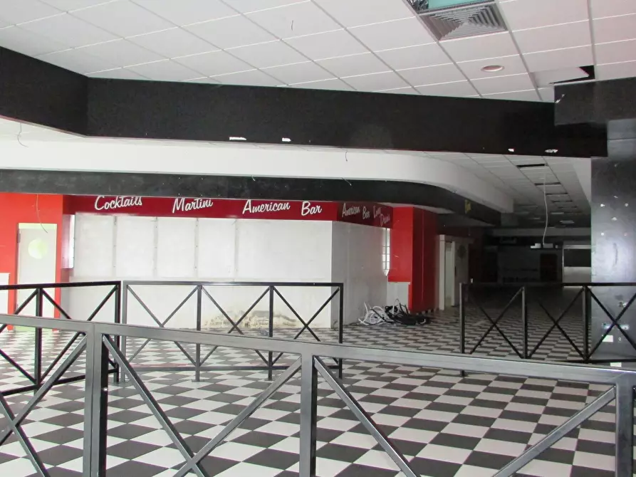 Immagine 33 di Locale commerciale in vendita  in VIA EINAUDI a Civitanova Marche