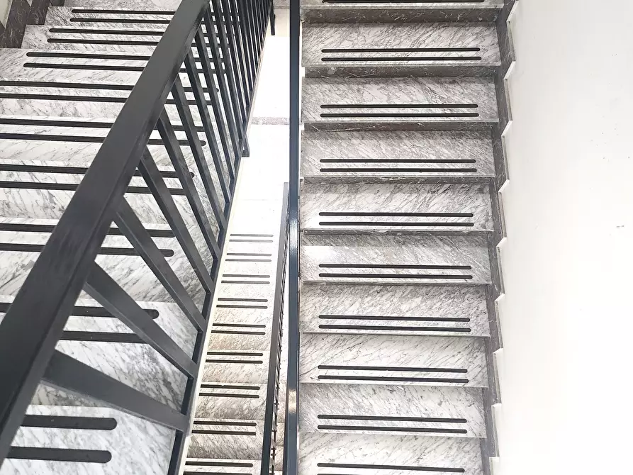 Immagine 39 di Palazzo in vendita  a Napoli