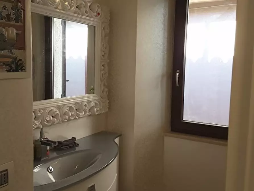 Immagine 15 di Casa indipendente in vendita  a Ascoli Piceno