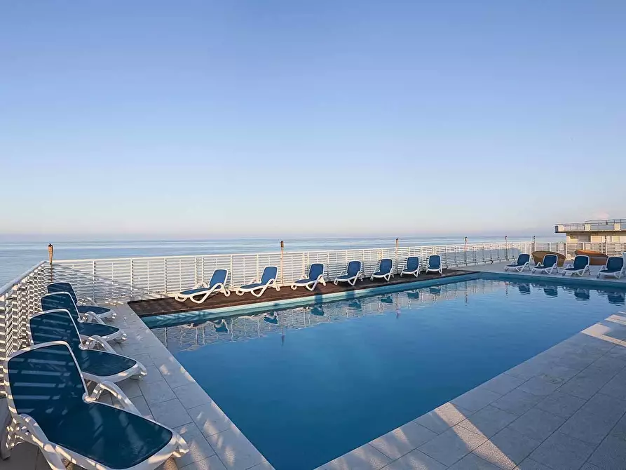 Immagine 3 di Albergo/B&B/Residence in vendita  a Alba Adriatica