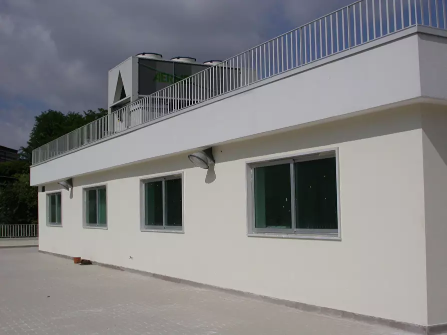 Immagine 24 di Palazzo in affitto  a Napoli