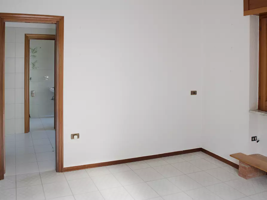 Immagine 8 di Pentalocale in vendita  in via kennedy a San Fele