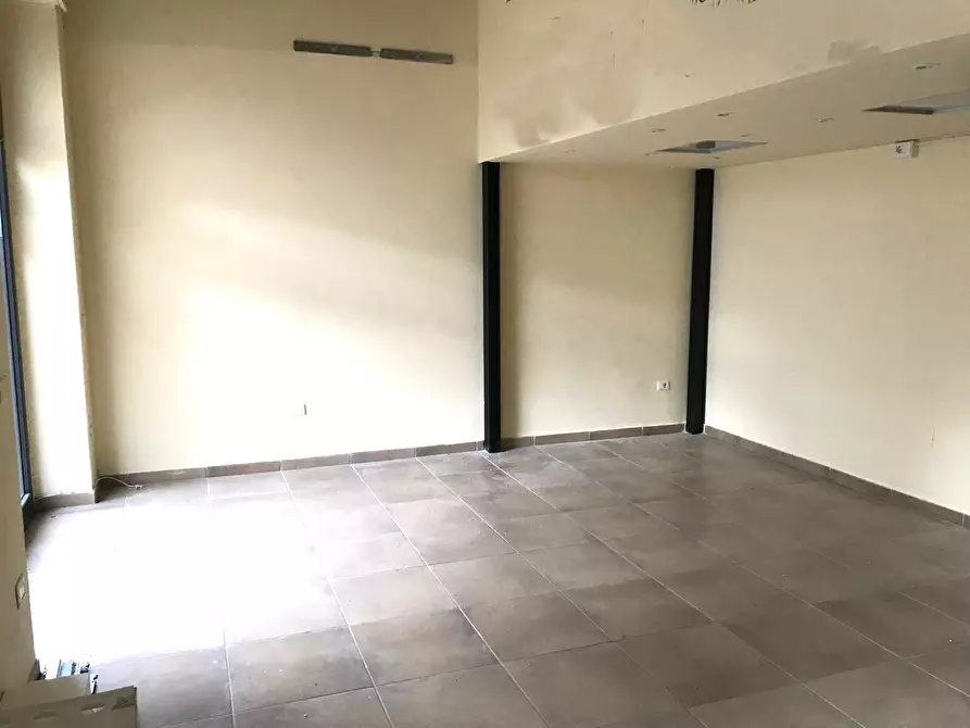 Immagine 4 di Locale commerciale in vendita  a Ascoli Piceno